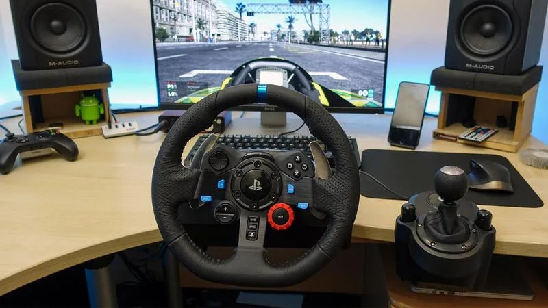 Logitech-G920-with-PC